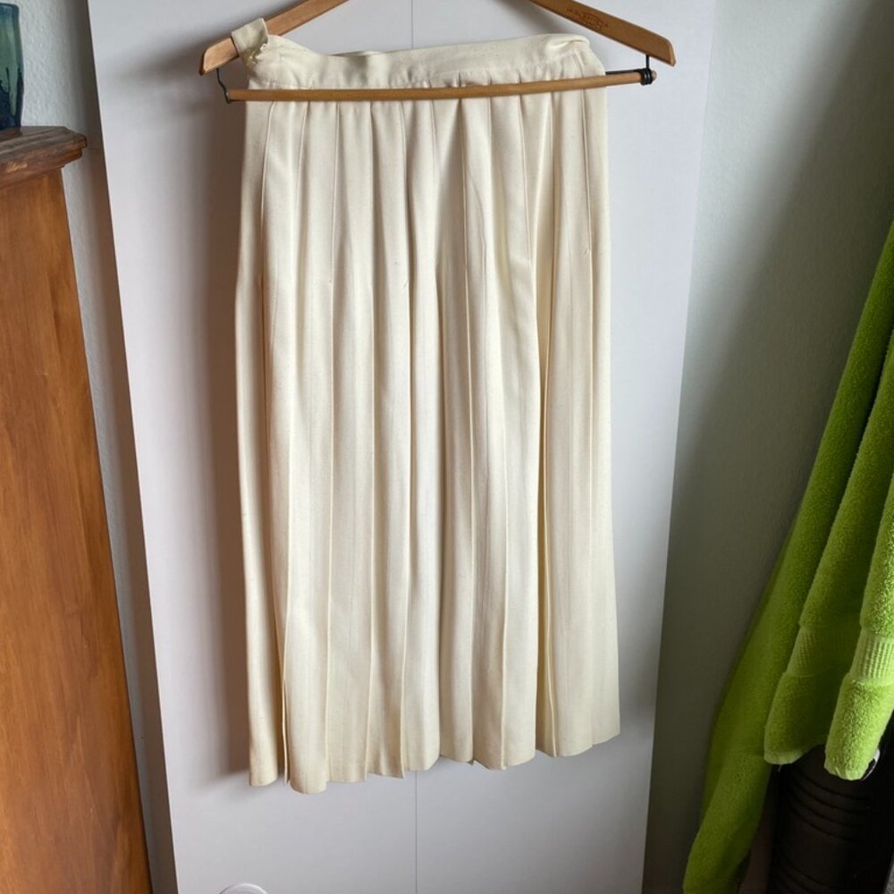 Vintage white pleated midi skirt
